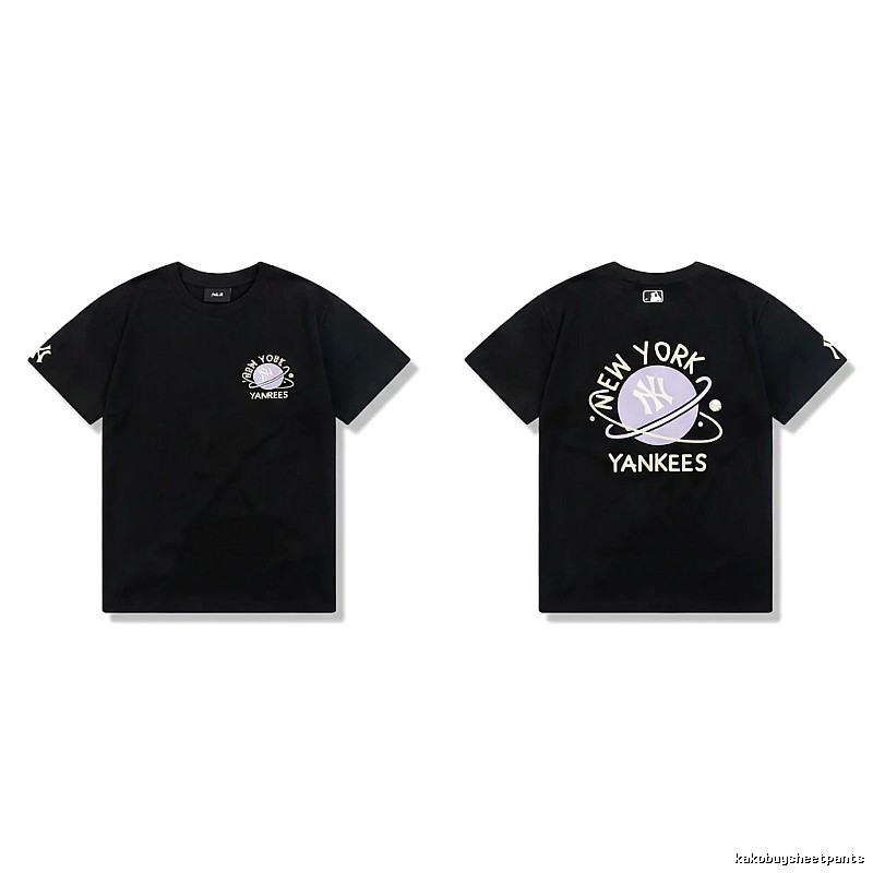 Black T-shirt of MLB New York Yankees