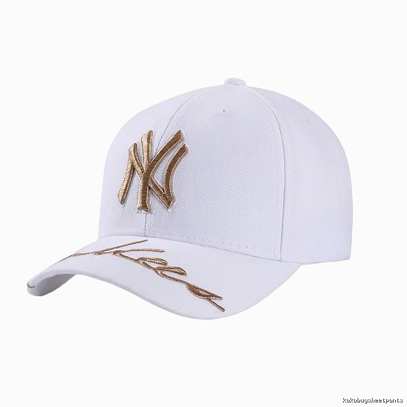 Classic-style white baseball cap of MLB