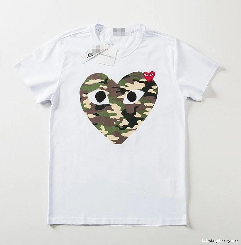 Comme des Garcons PLAY 2021-17 Green Style 2117 Heart Logo T-Shirt City Outfit