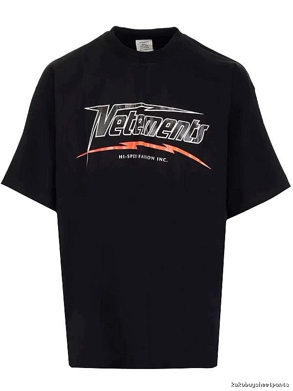 Compact Statement graphic T-shirt Black Colorful Lucky for Sport-Inspired Styling