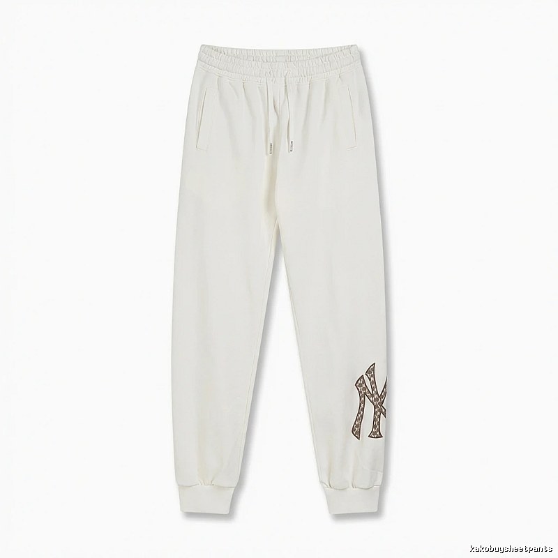 Fashionable white sweatpants of the MLB New York Yankees