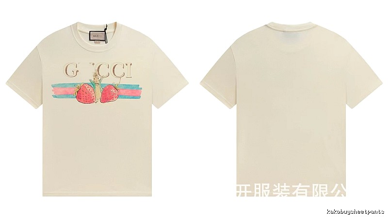 Gucci Vintage Off-white T-shirt with Strawberry Rabbit Print