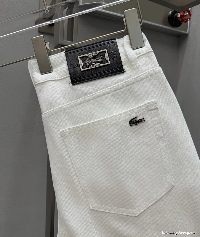 Logo Jeans with green crocodile emblem and clean back pocket - Lacoste Weekend Edit