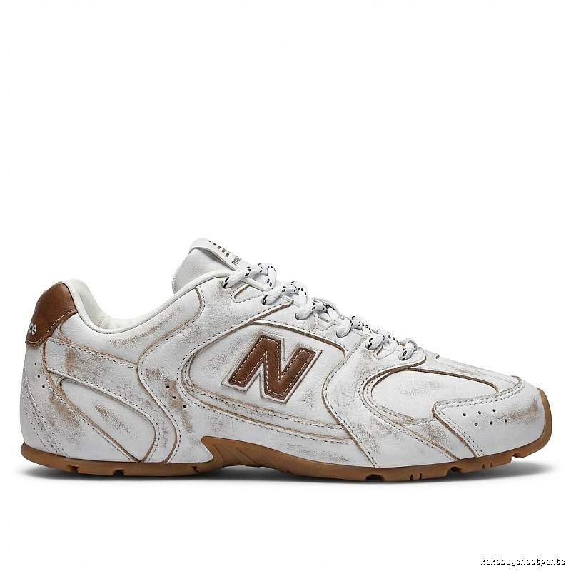 Miu Miu minimalist style white shoes