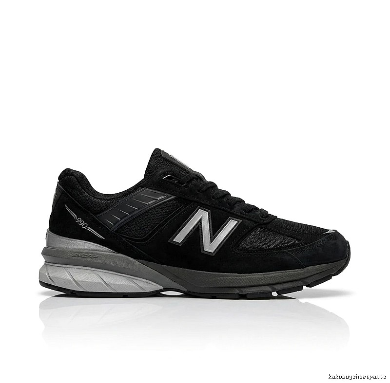 New Balance 990 series black sports shoes