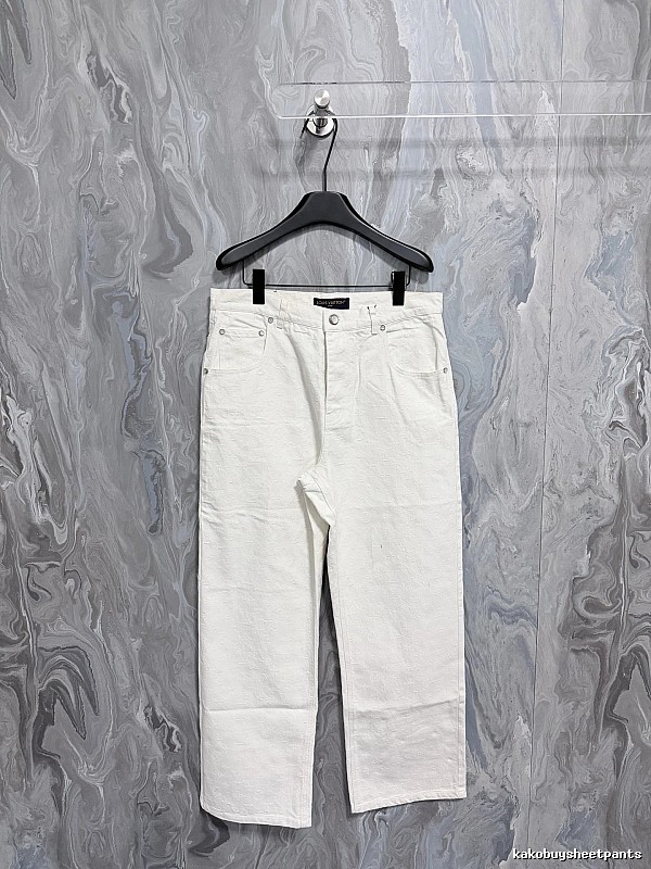Straight Jeans with clean five-pocket look and relaxed leg - Travel