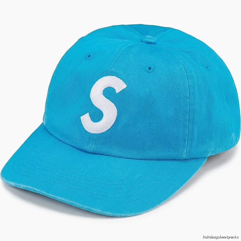 Supreme letters, trendy and cool, blue hat.
