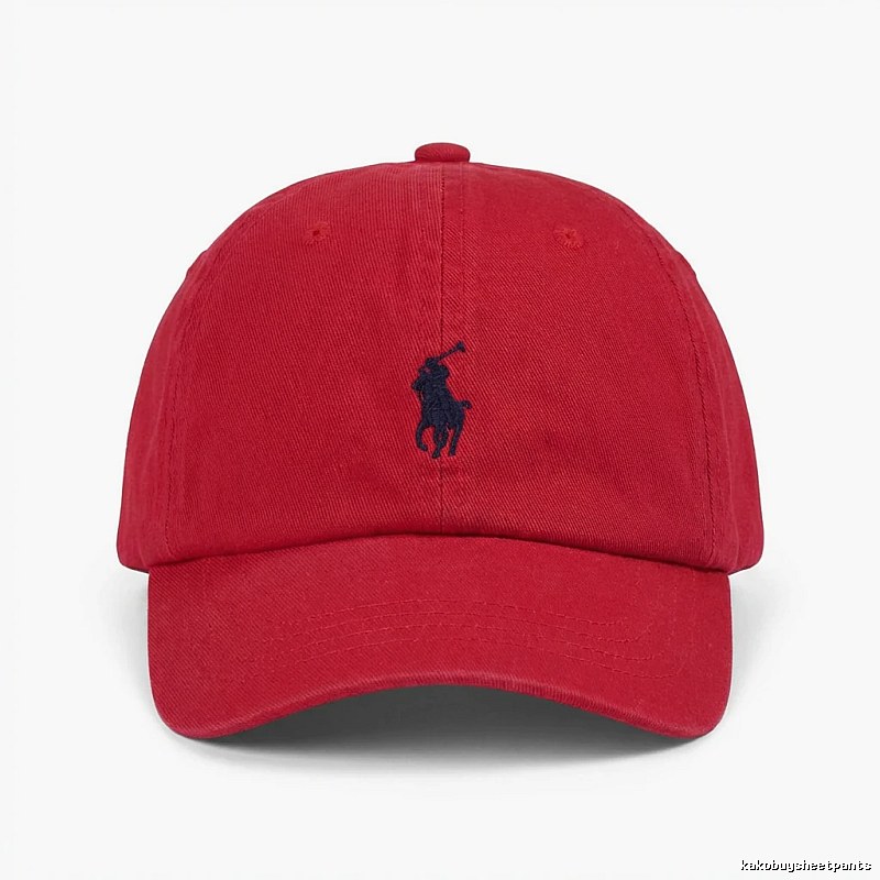 The classic and simple style red hat of Ralph Lauren