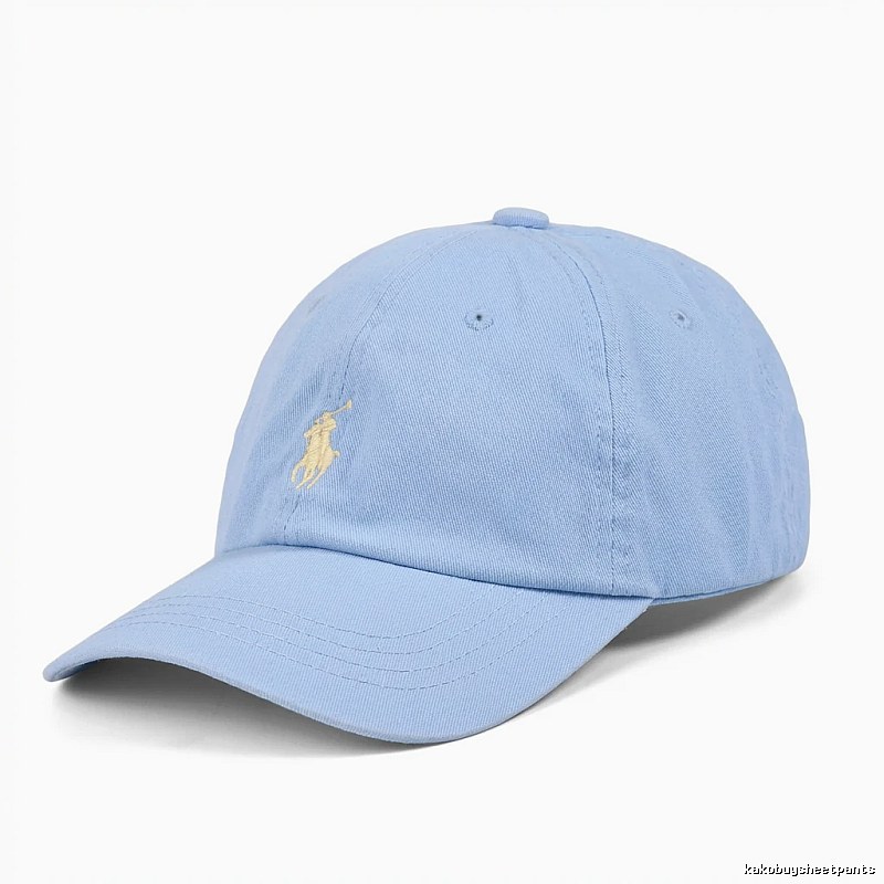 The classic light blue hat of Ralph Lauren.